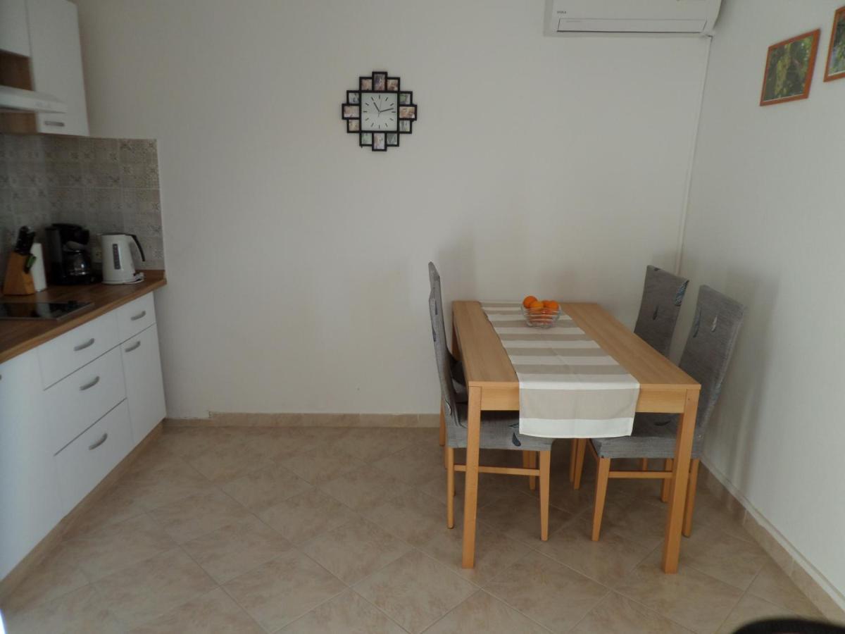 Apartmani Mirko Ljubac Ražanac Eksteriør billede