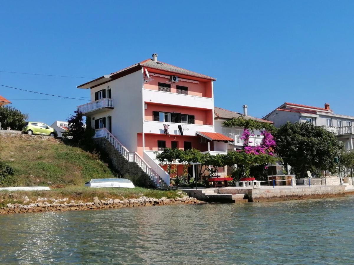 Apartmani Mirko Ljubac Ražanac Eksteriør billede